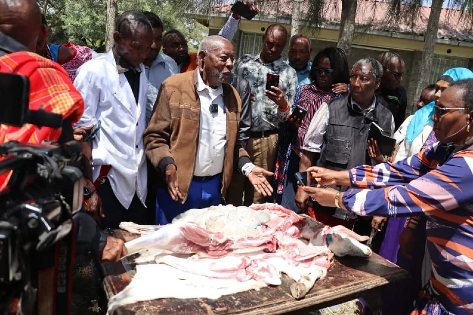 Traditional weather forecasters and Kenya Met stakeholders in discussion
